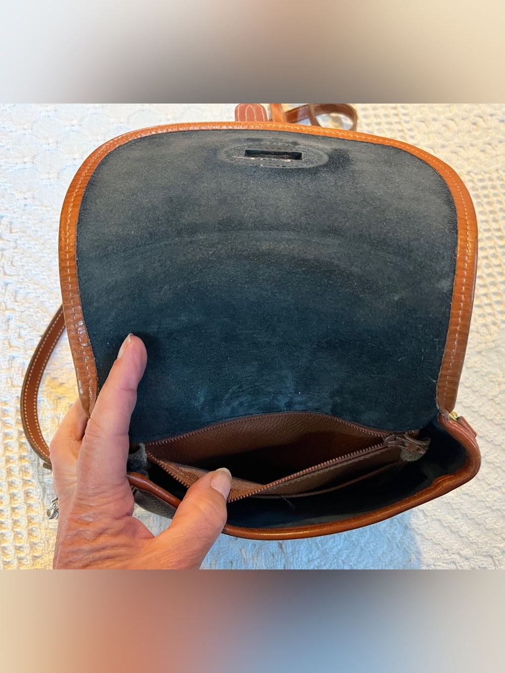 Vintage Dooney & Bourke Leather Crossbody Bag in Dark Navy and British Tan - Picture 7 of 7
